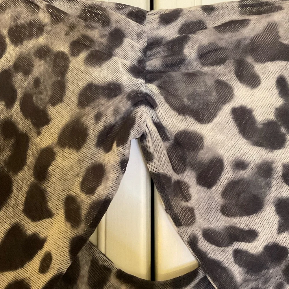 ❌FINAL PRICE❌ NY&Co Gray & Black Cheetah Print Top - Picture 6 of 7